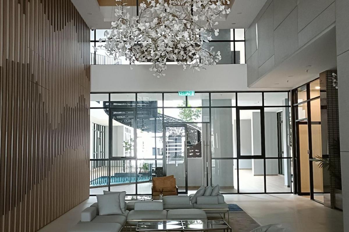 Pangsapuri Sky Trees 2 Guests Balcony Garden View Aeon Pool