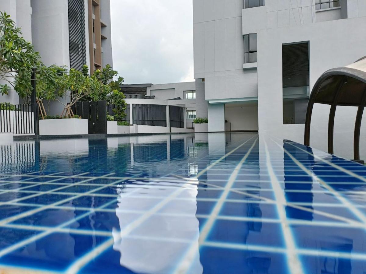 Sky Trees 2 Guests Balcony Garden View Aeon Pool *