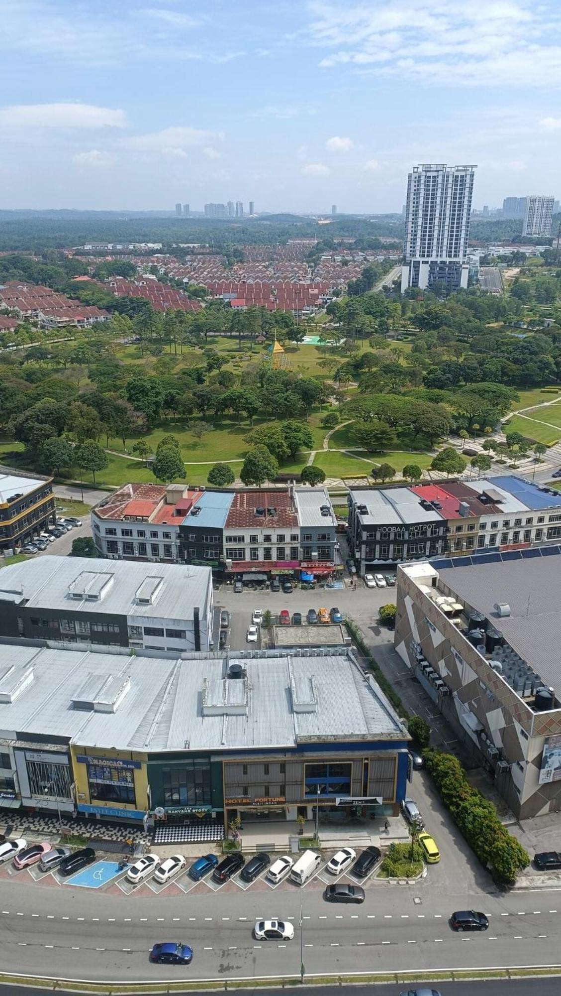 Sky Trees 2 Guests Balcony Garden View Aeon Pool * Johor Bahru