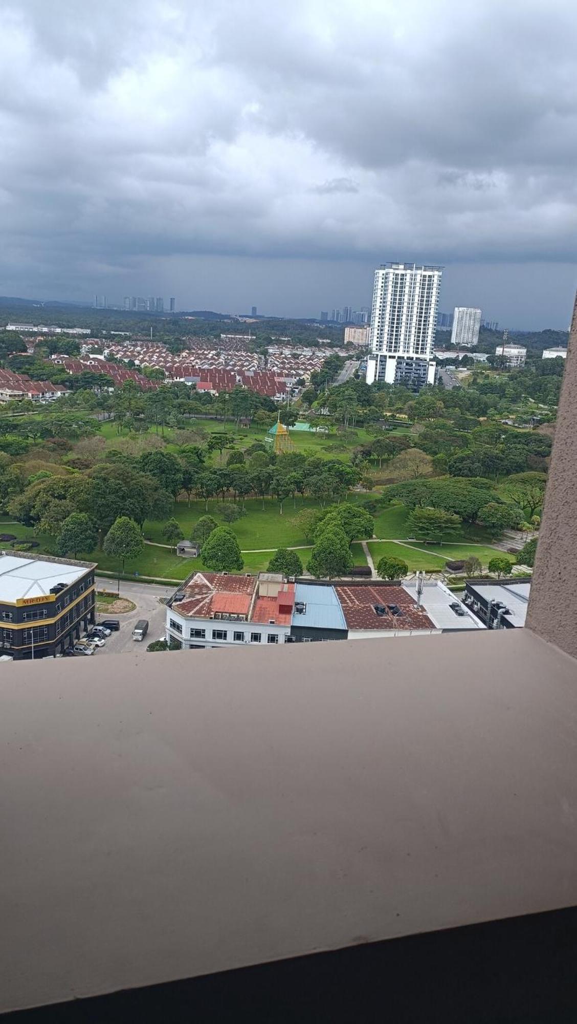 Sky Trees 2 Guests Balcony Garden View Aeon Pool